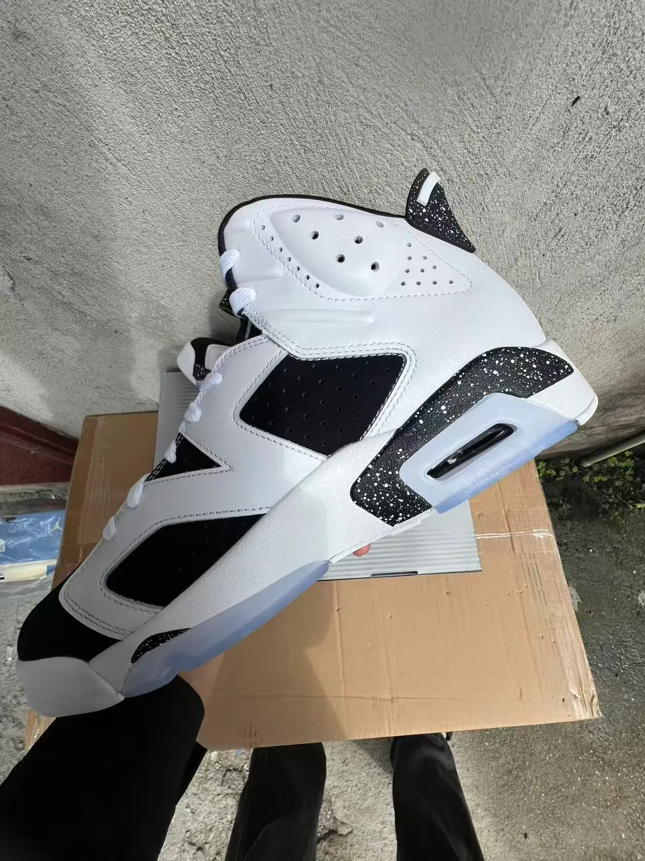 Air Jordan White Black High-Top Silhouette Perforated Leather Upper Basketball Shoes 5