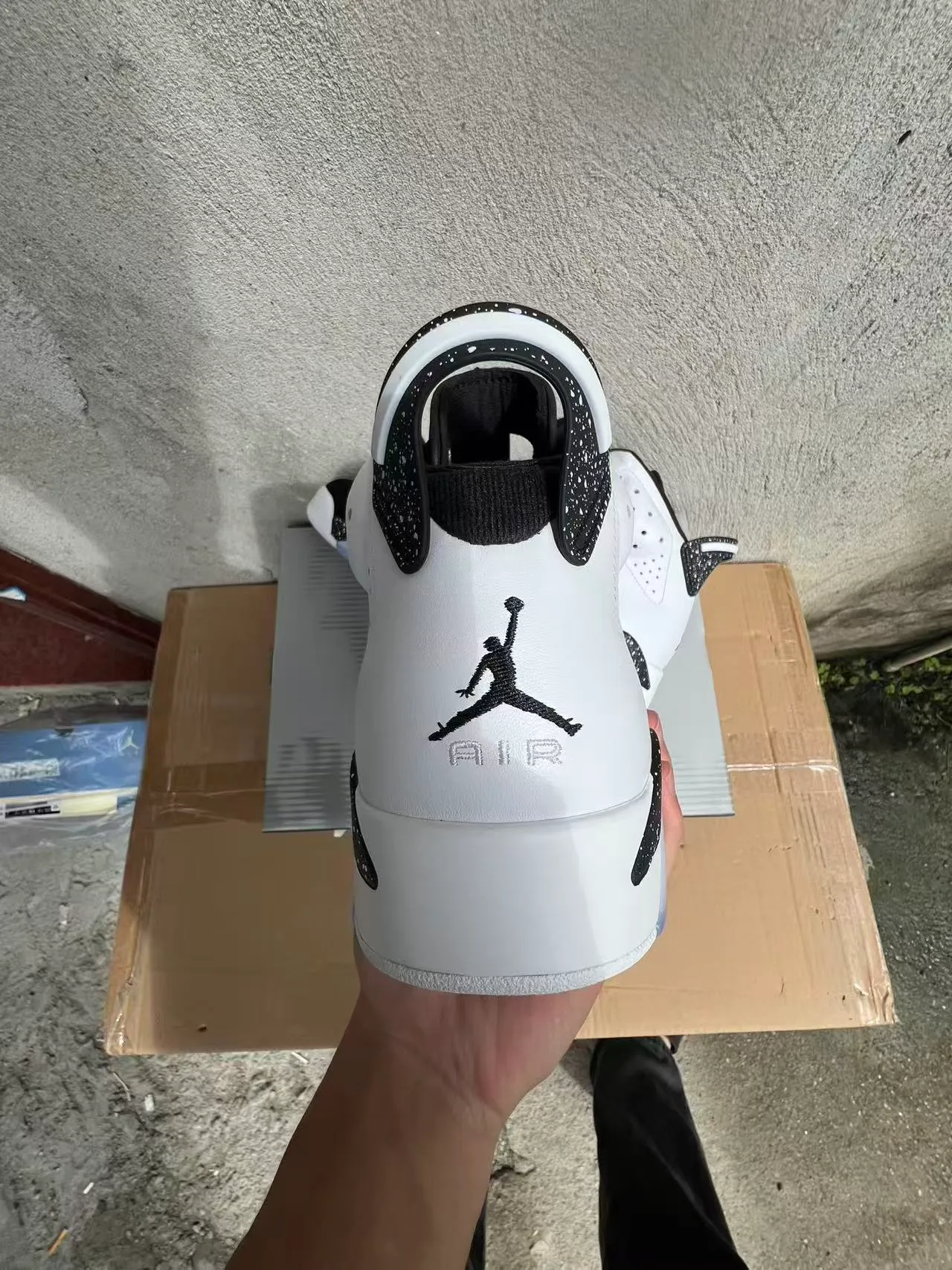 Air Jordan White Black High-Top Silhouette Perforated Leather Upper Basketball Shoes 8