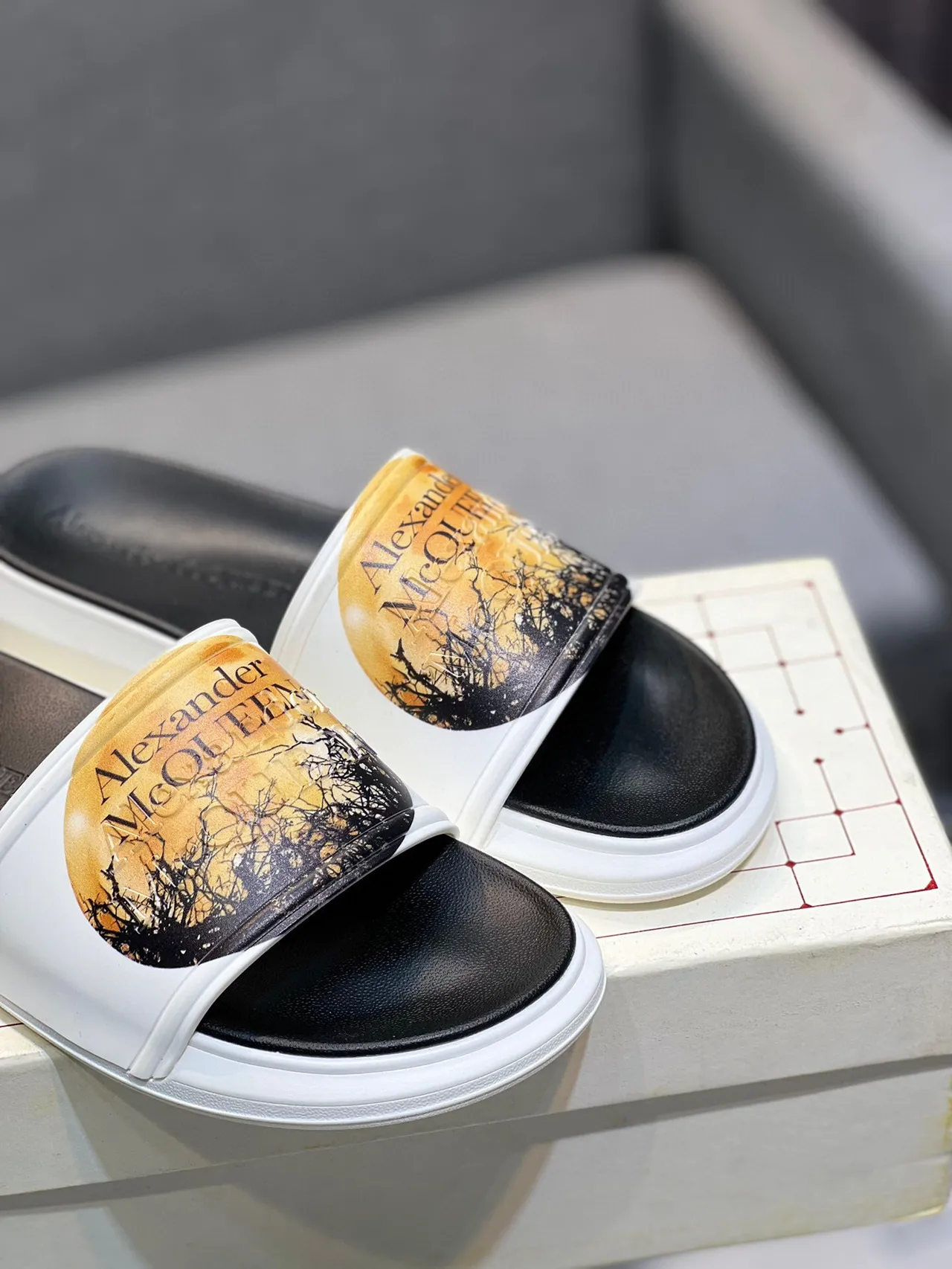 Alexander McQueen Graphic-Print Slide Slipper 9