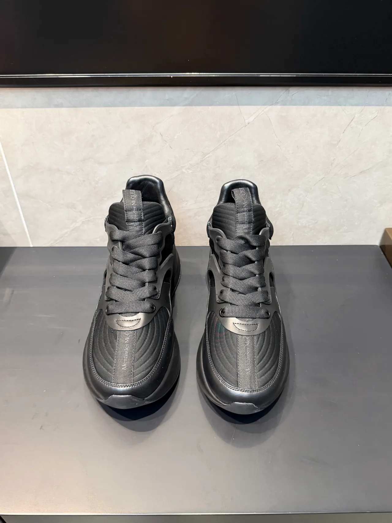 Alexander McQueen Oversized Sneaker Black Chunky Sneaker 2
