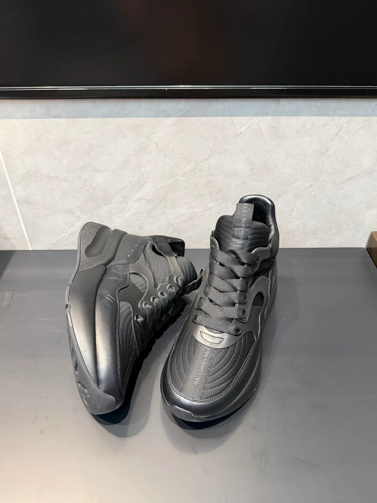 Alexander McQueen Oversized Sneaker Black Chunky Sneaker 3