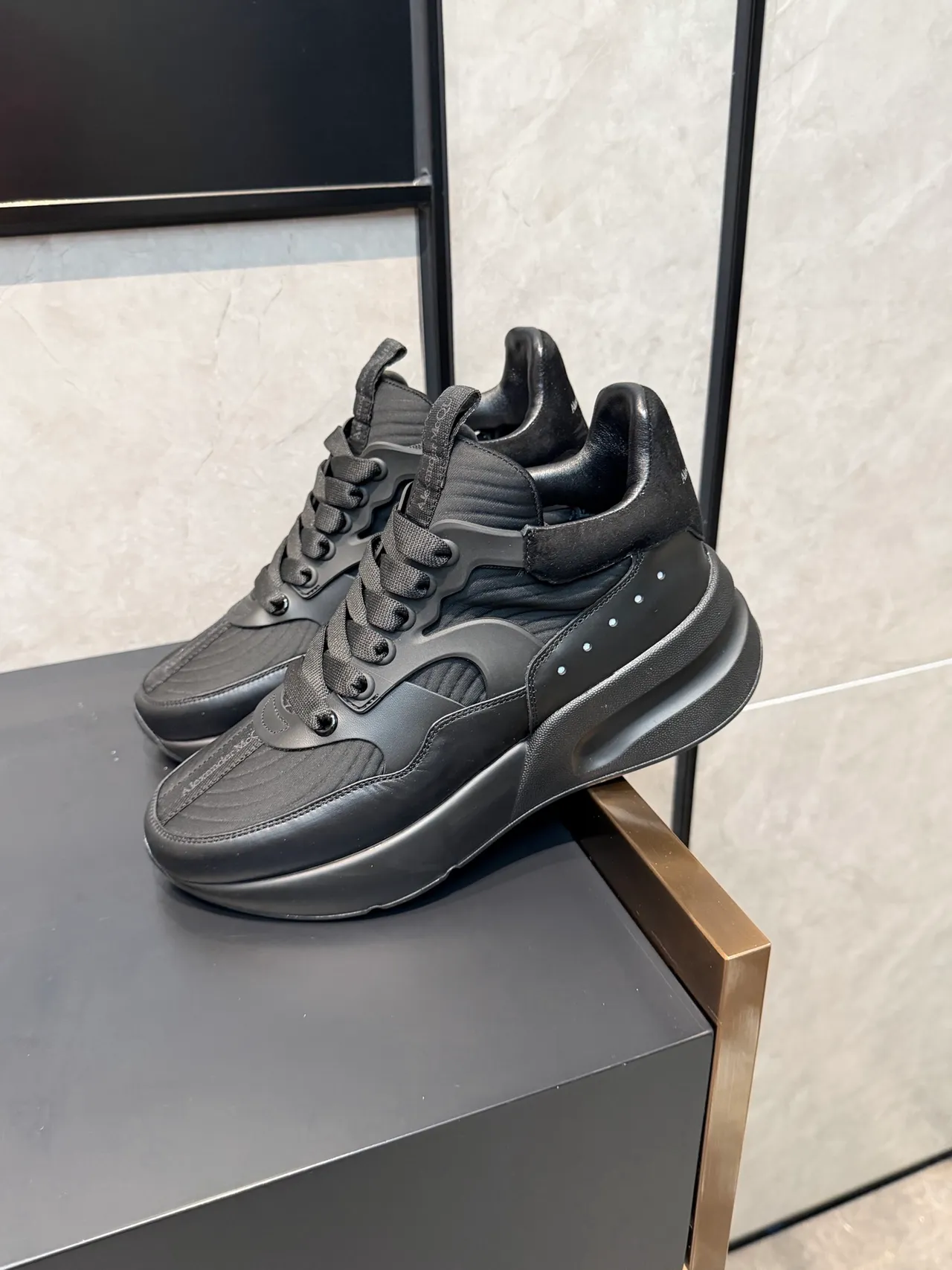 Alexander McQueen Oversized Sneaker Black Chunky Sneaker 4