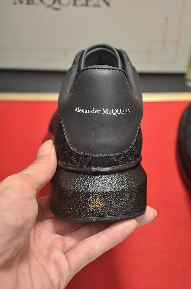 Alexander McQueen 黑色 Oversized 生活方式运动鞋 2