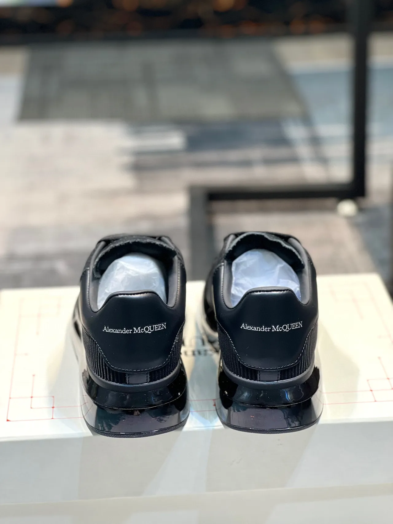 Alexander McQueen Tênis oversized preto de malha lifestyle sneakers 2