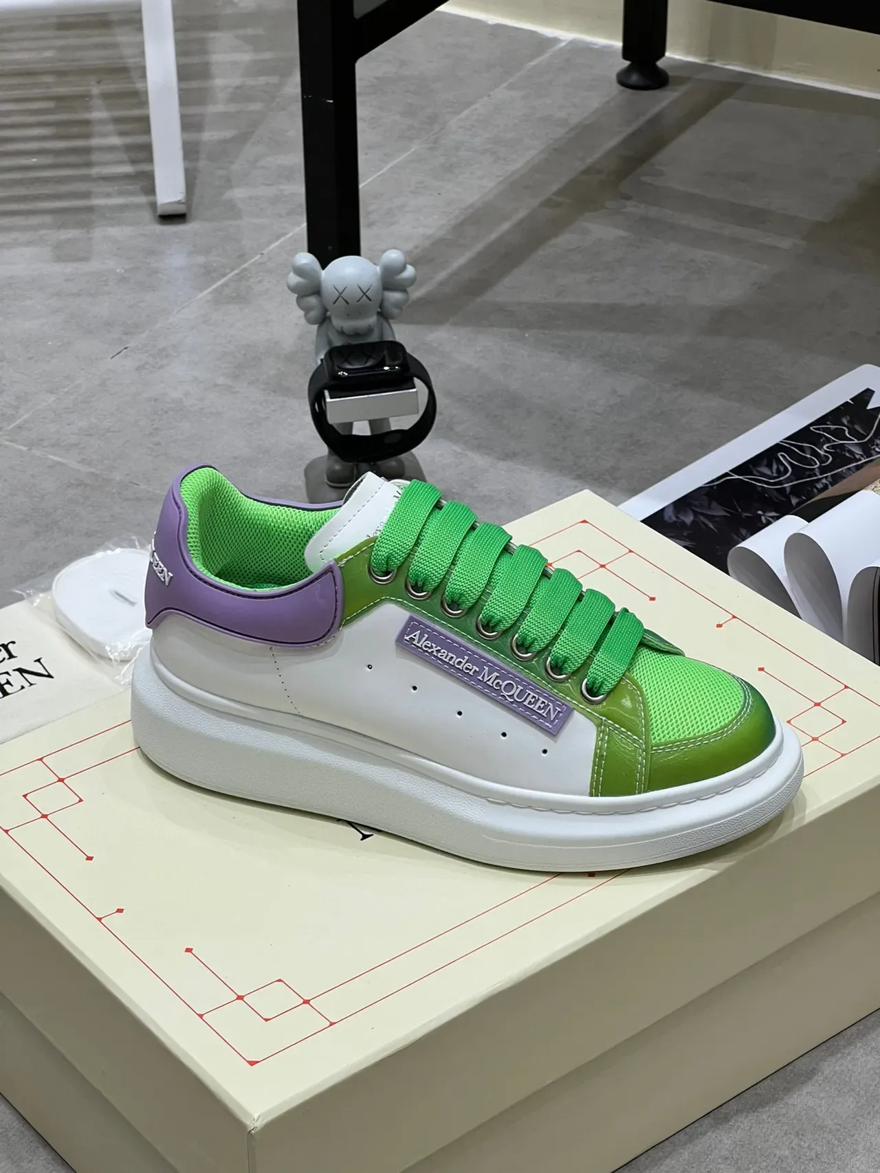 Alexander McQueen حذاء رياضي Green White Purple أسلوب حياة 2
