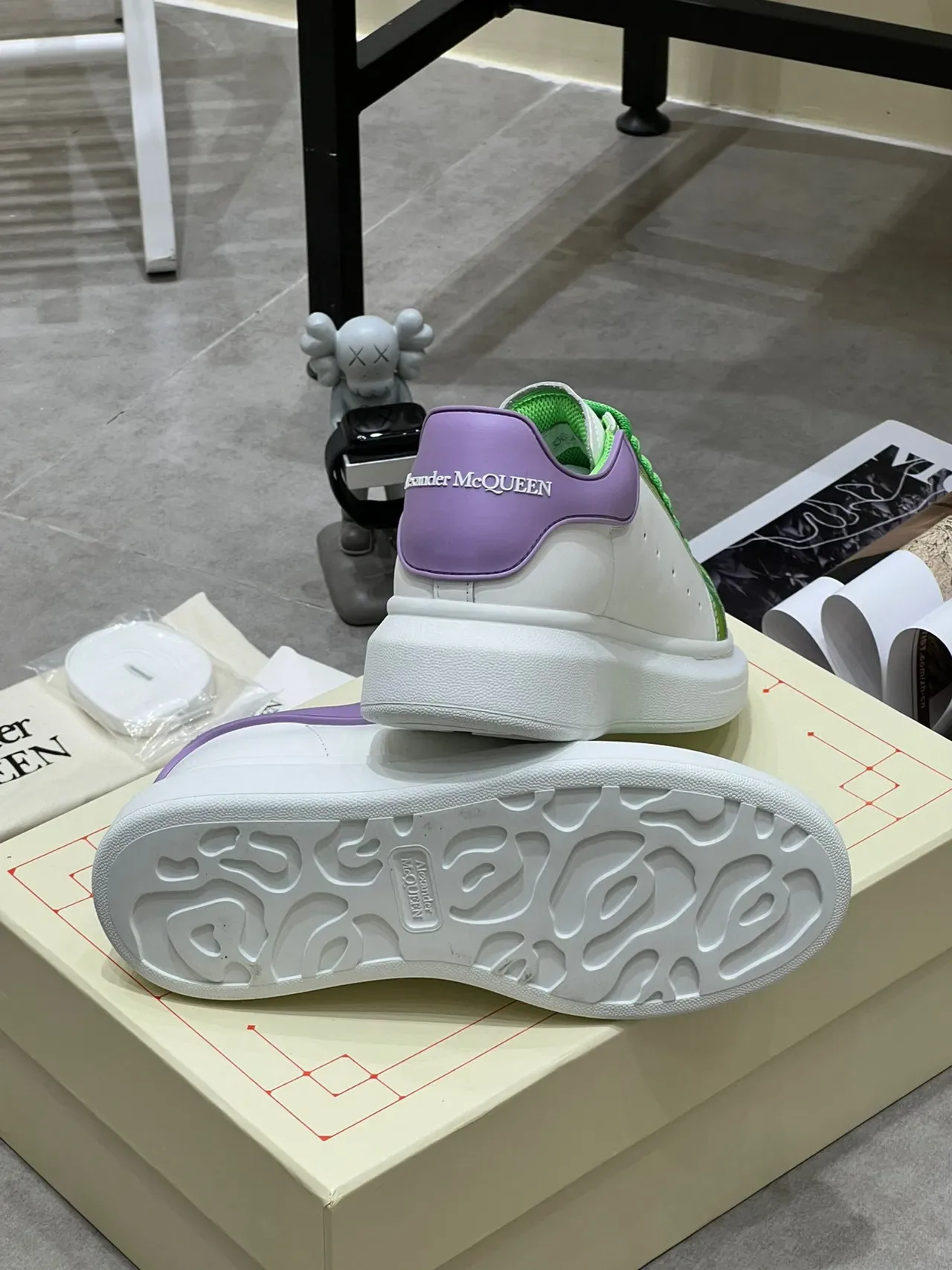 Alexander McQueen حذاء رياضي Green White Purple أسلوب حياة 3