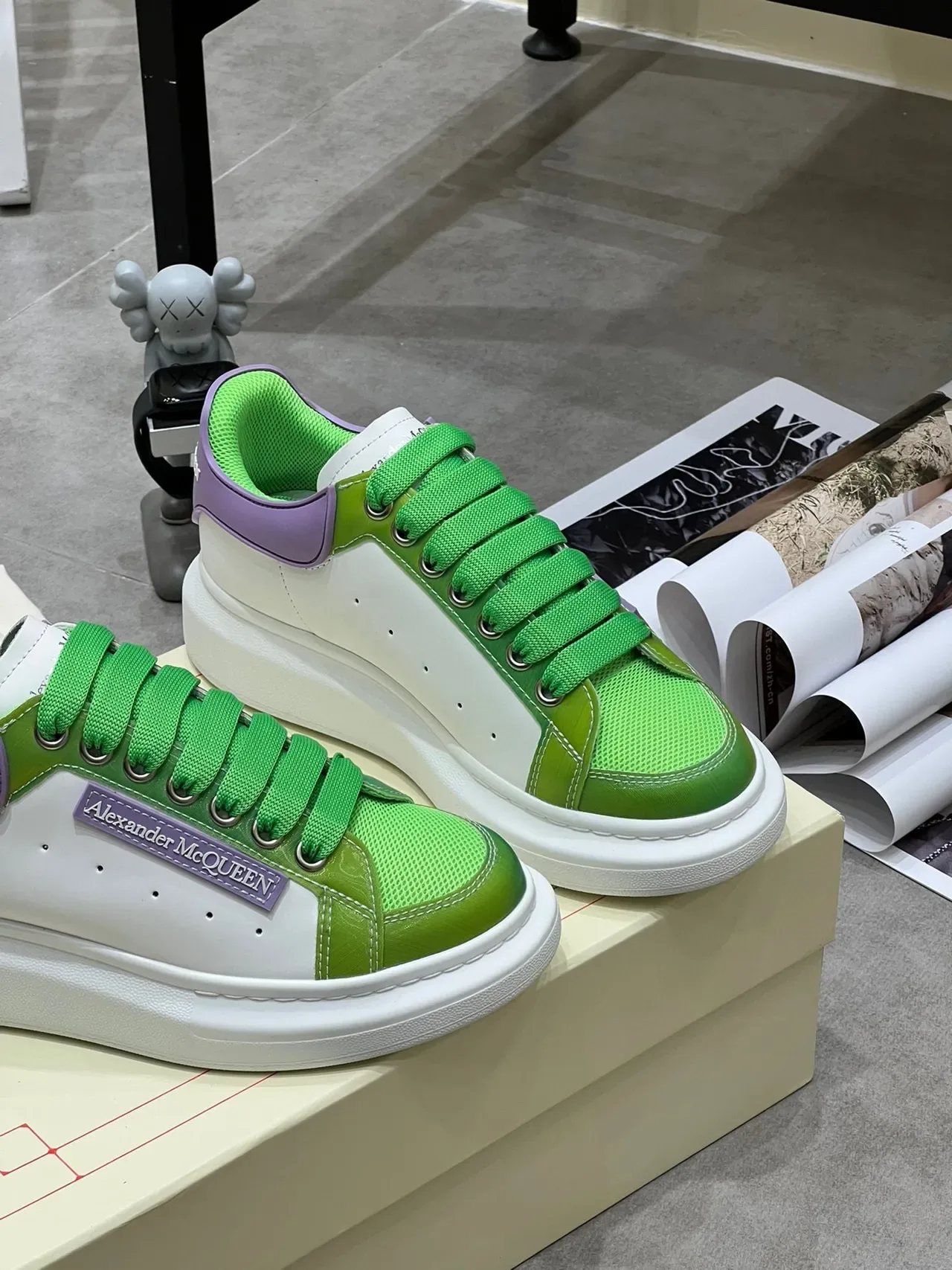 Alexander McQueen حذاء رياضي Green White Purple أسلوب حياة 5