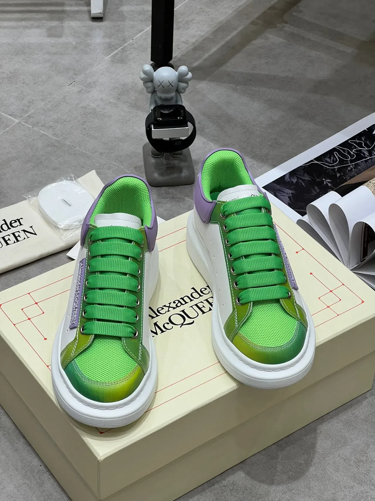 Alexander McQueen حذاء رياضي Green White Purple أسلوب حياة 8