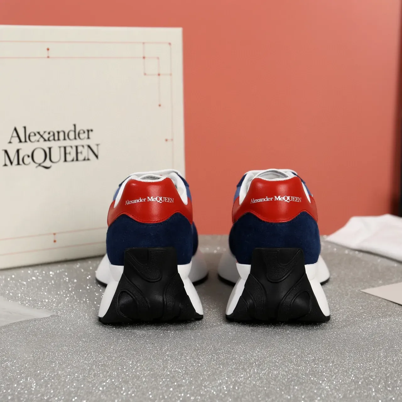 Alexander McQueen Oversized 运动鞋 海军蓝 红 银 生活方式运动鞋 2