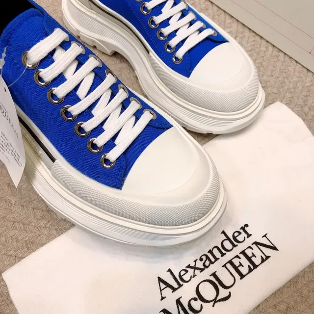 Alexander McQueen سنيكر oversized أزرق ملكي أبيض حذاء حياة أسلوبية 5