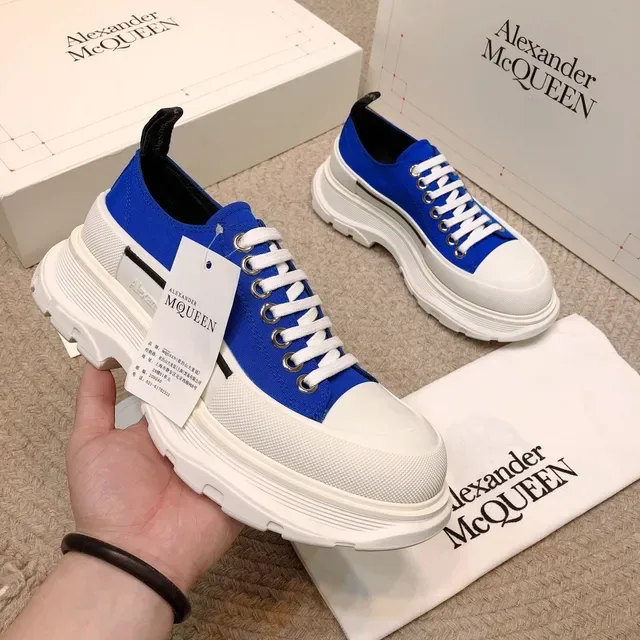 Alexander McQueen سنيكر oversized أزرق ملكي أبيض حذاء حياة أسلوبية 7