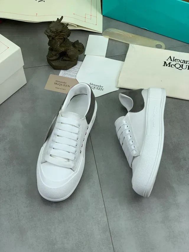 Alexander McQueen Tenis Oversized Branco e Cinza Estilo de Vida 5