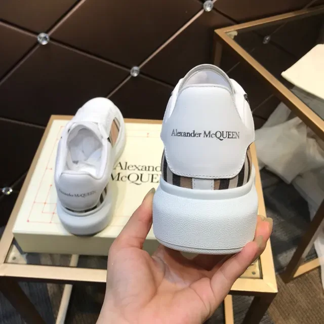 Alexander McQueen حذاء رياضي Oversized أبيض بيج موديل مربعات أسلوب حياة 6