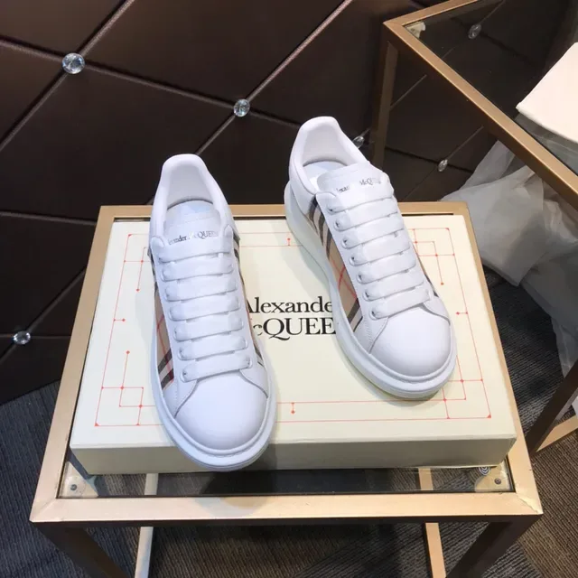 Alexander McQueen حذاء رياضي Oversized أبيض بيج موديل مربعات أسلوب حياة 7
