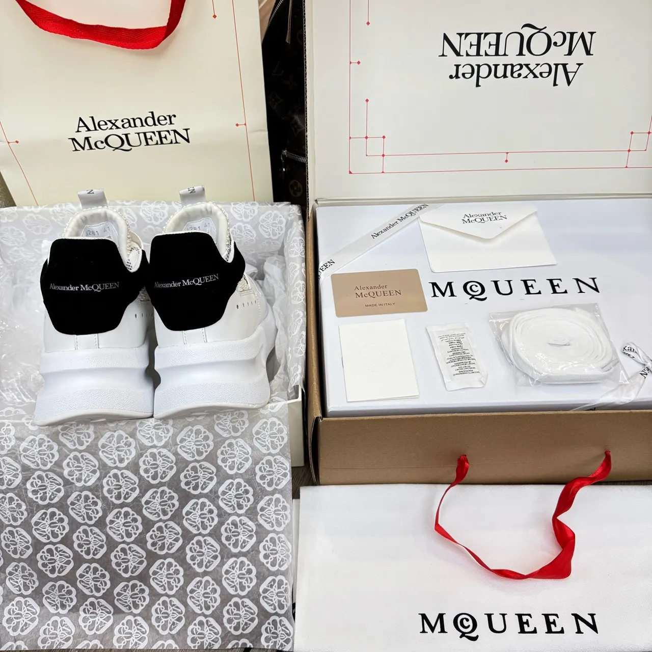 Alexander McQueen Sneaker oversized Blanc Noir Semelle plateforme Maille et construction de superposition Synthétique Sneakers chunky 3