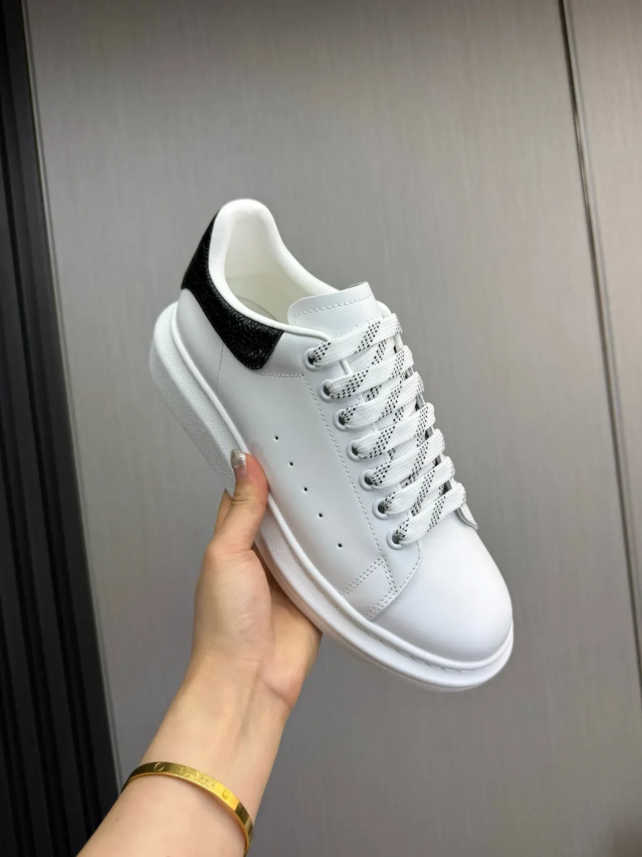 Alexander McQueen حذاء رياضي كبير جدا أبيض أسود النعل كعب متنقش حذاء أسلوب حياة 7