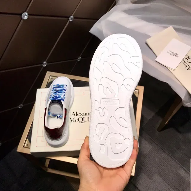 Alexander McQueen ওভারসাইজড স্নিকার সাদা নীল প্ল্যাটফর্ম সোল পারফোরেটেড টো বক্স লাইফস্টাইল স্নিকার 4