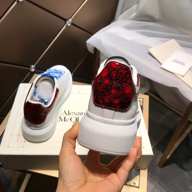 Alexander McQueen ওভারসাইজড স্নিকার সাদা নীল প্ল্যাটফর্ম সোল পারফোরেটেড টো বক্স লাইফস্টাইল স্নিকার 6