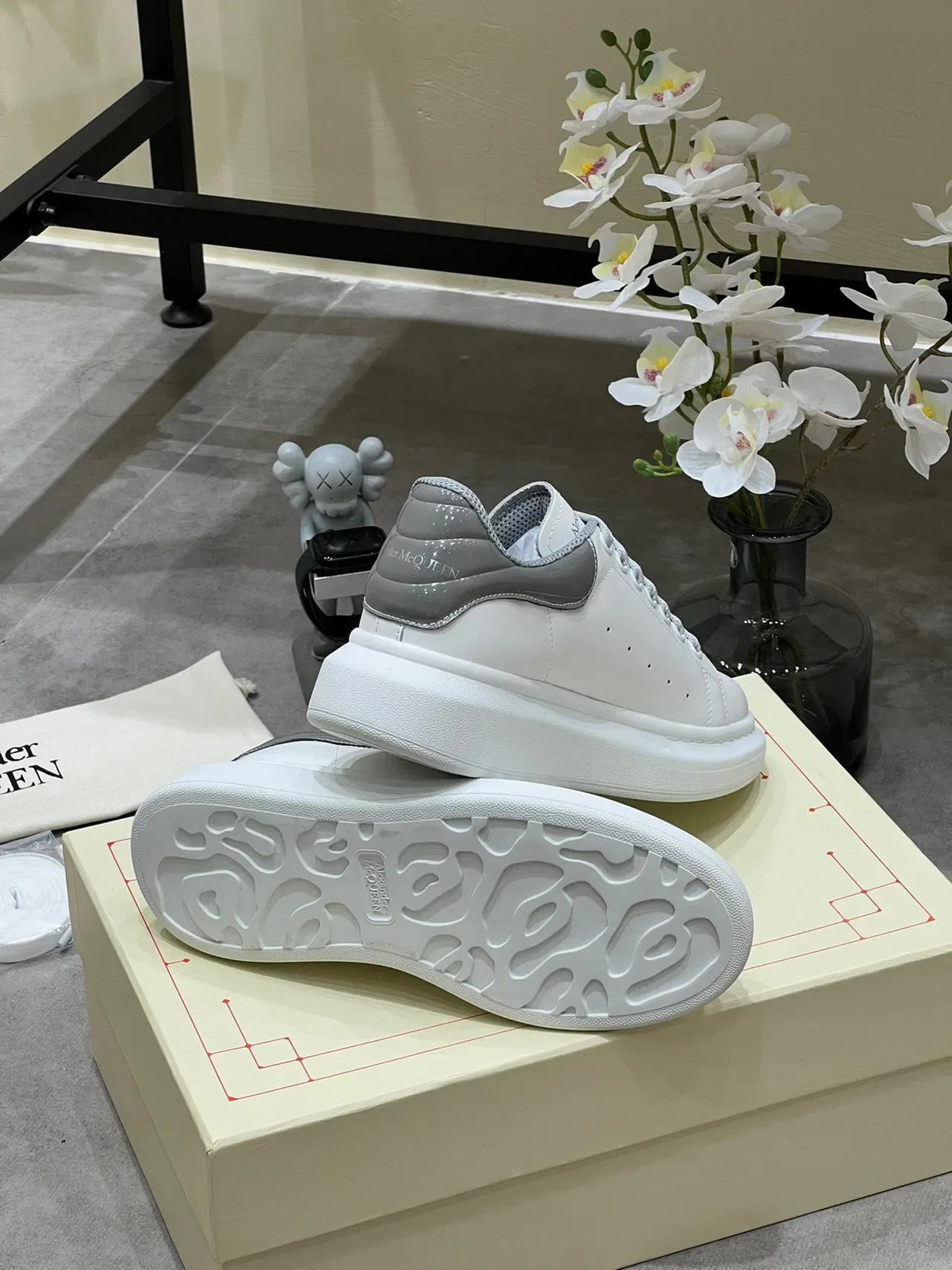 Alexander McQueen 大号运动鞋 白灰 生活方式运动鞋 2