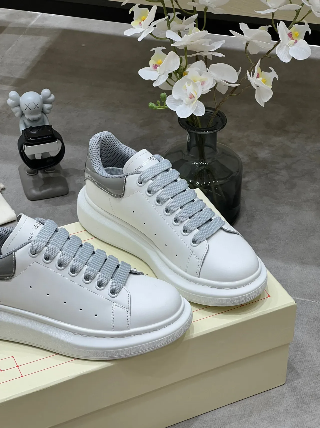 Alexander McQueen 大号运动鞋 白灰 生活方式运动鞋 3