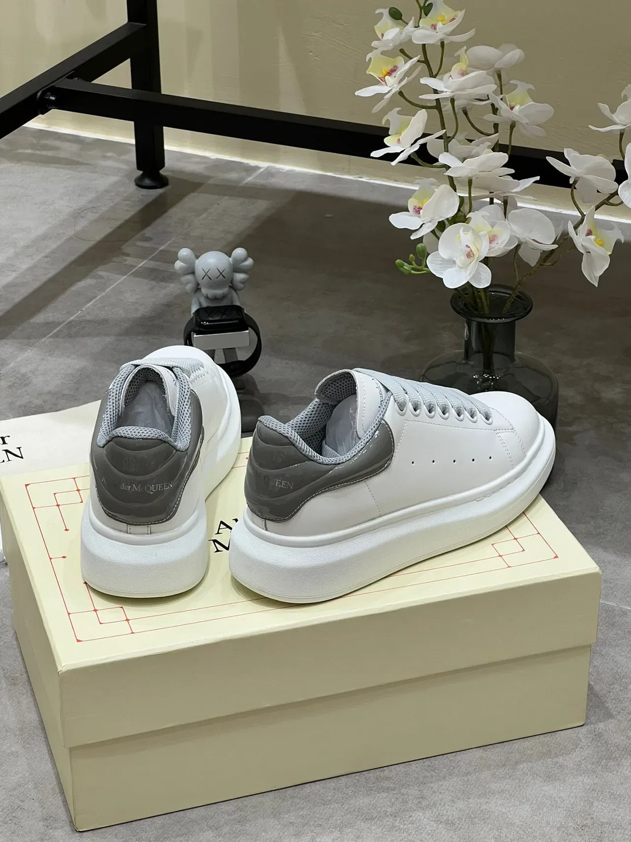 Alexander McQueen 大号运动鞋 白灰 生活方式运动鞋 4