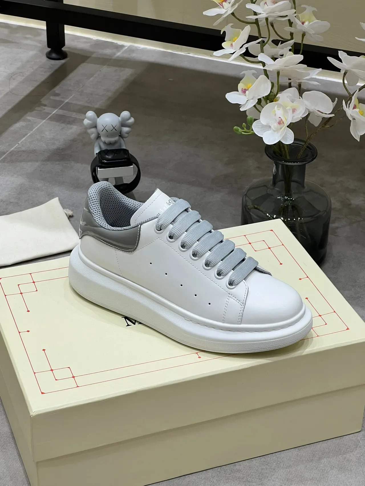 Alexander McQueen 大号运动鞋 白灰 生活方式运动鞋 6