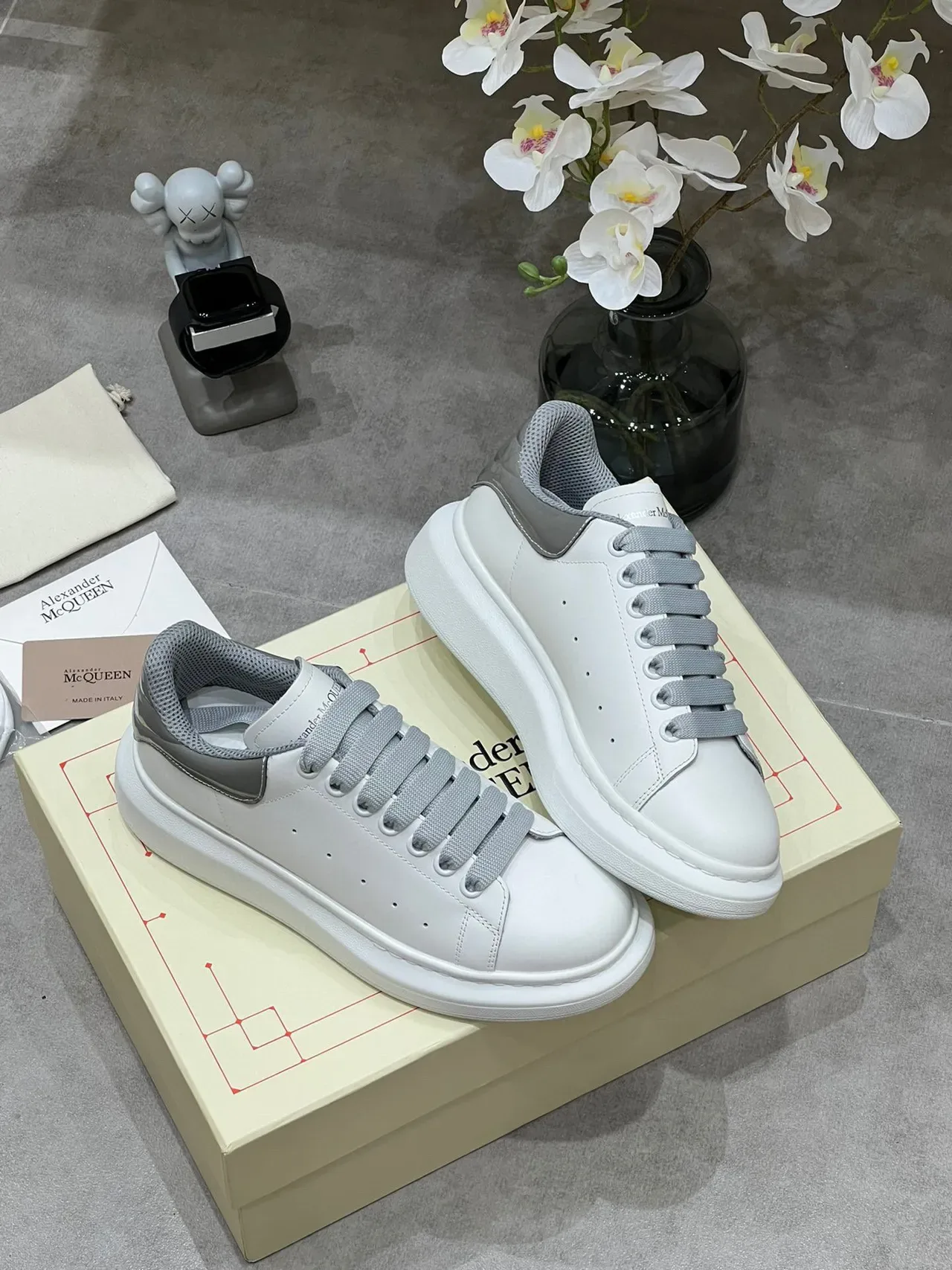 Alexander McQueen 大号运动鞋 白灰 生活方式运动鞋 7