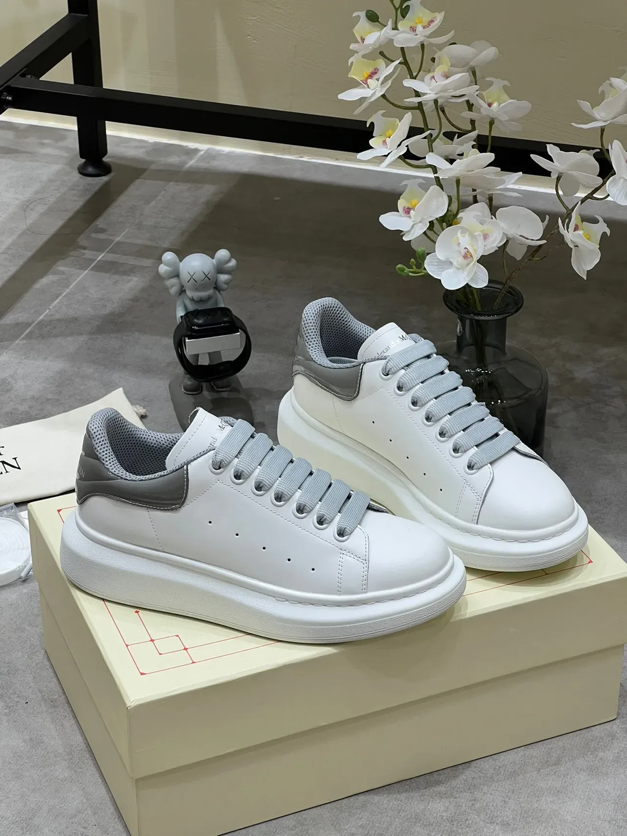 Alexander McQueen 大号运动鞋 白灰 生活方式运动鞋 8