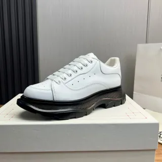Alexander McQueen حذاء رياضي جلد أبيض oversized chunky