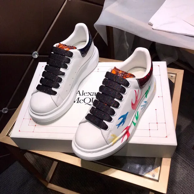 Alexander McQueen Zapatillas oversized blancas multicolor con impresión de pájaro sneakers lifestyle 1