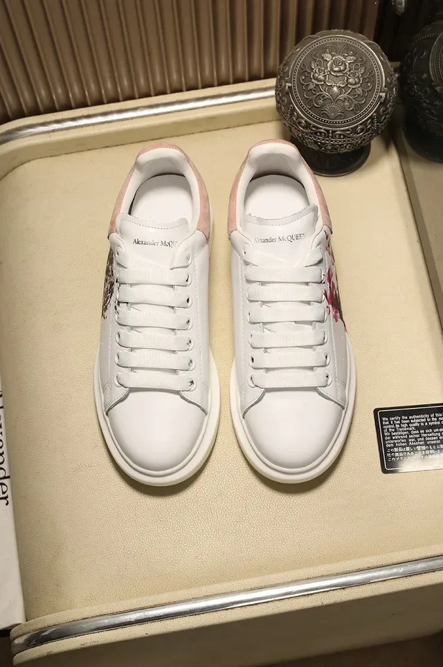 Alexander McQueen Tênis oversized branco rosa floral caveira lifestyle sneakers 2