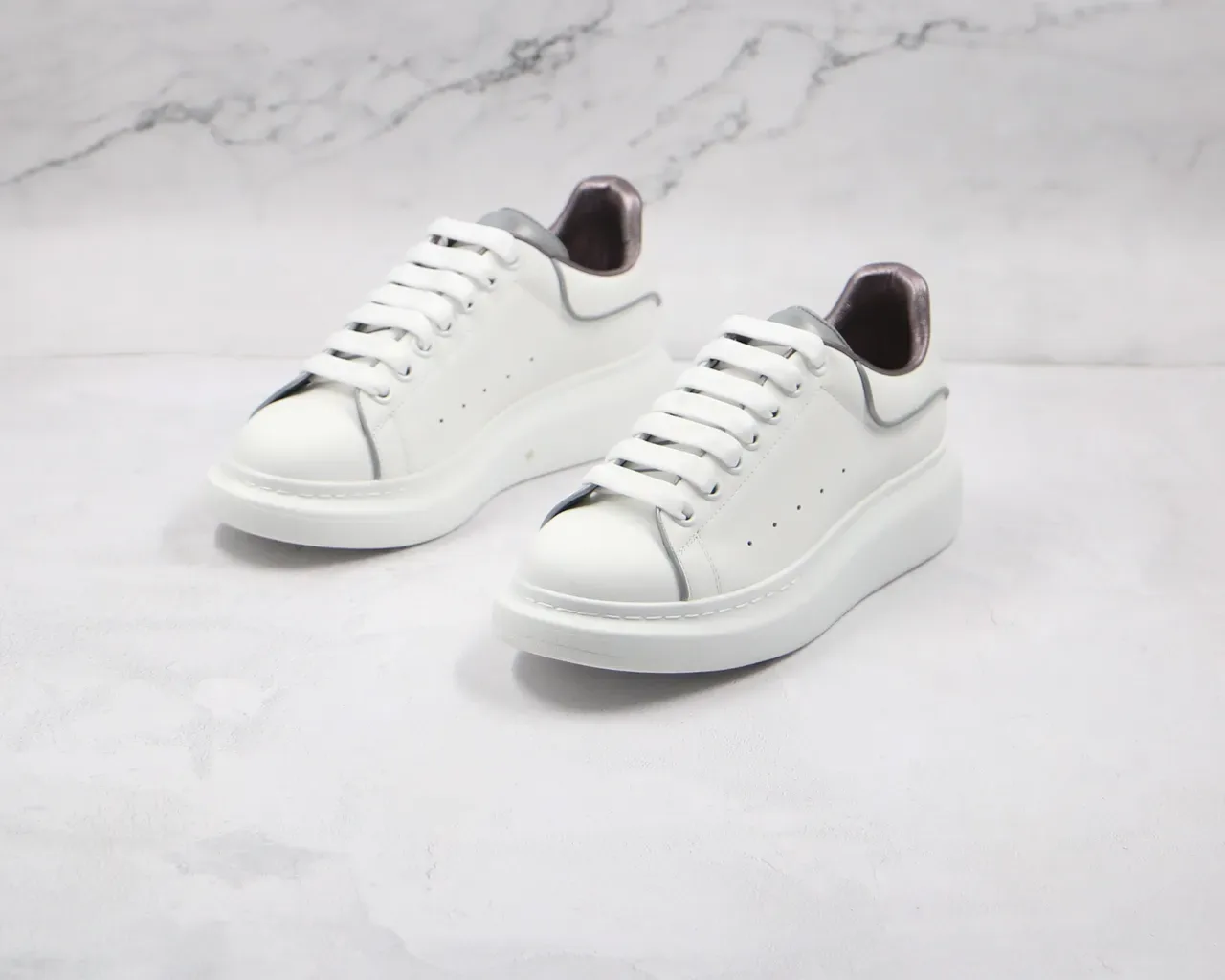 Alexander McQueen विशाल स्नीकर सफेद चांदी प्लेटफॉर्म चिकनी चमड़े का ऊपरी भाग जीवनशैली स्नीकर 7
