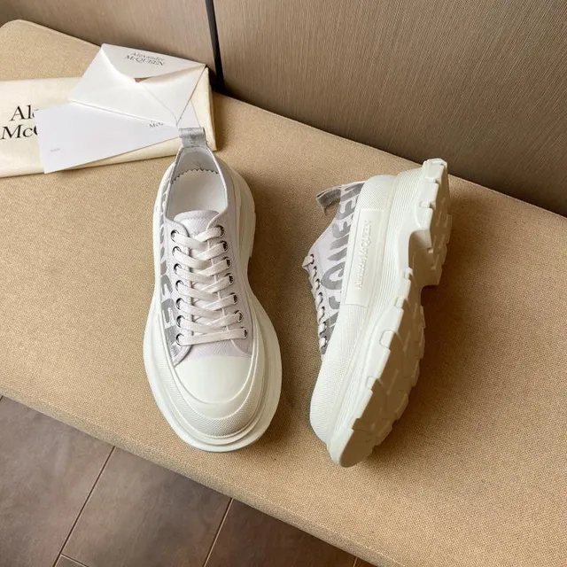 Alexander McQueen Oversized Sneaker White Silver Platform Sole Metallic Side Panel Chunky Sneakers 3
