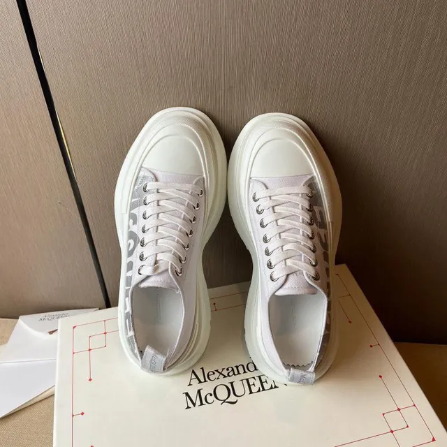 Alexander McQueen Oversized Sneaker White Silver Platform Sole Metallic Side Panel Chunky Sneakers 4