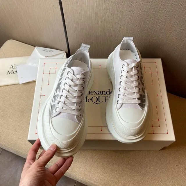 Alexander McQueen Oversized Sneaker White Silver Platform Sole Metallic Side Panel Chunky Sneakers 5