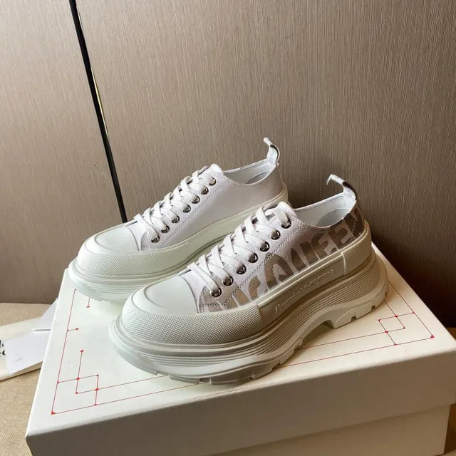 Alexander McQueen Oversized Sneaker White Silver Platform Sole Metallic Side Panel Chunky Sneakers 7