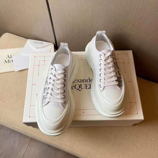 Alexander McQueen Oversized Sneaker White Silver Platform Sole Metallic Side Panel Chunky Sneakers 8