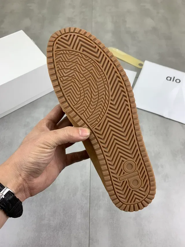 Alo Suede Retro Runner Sneaker 2