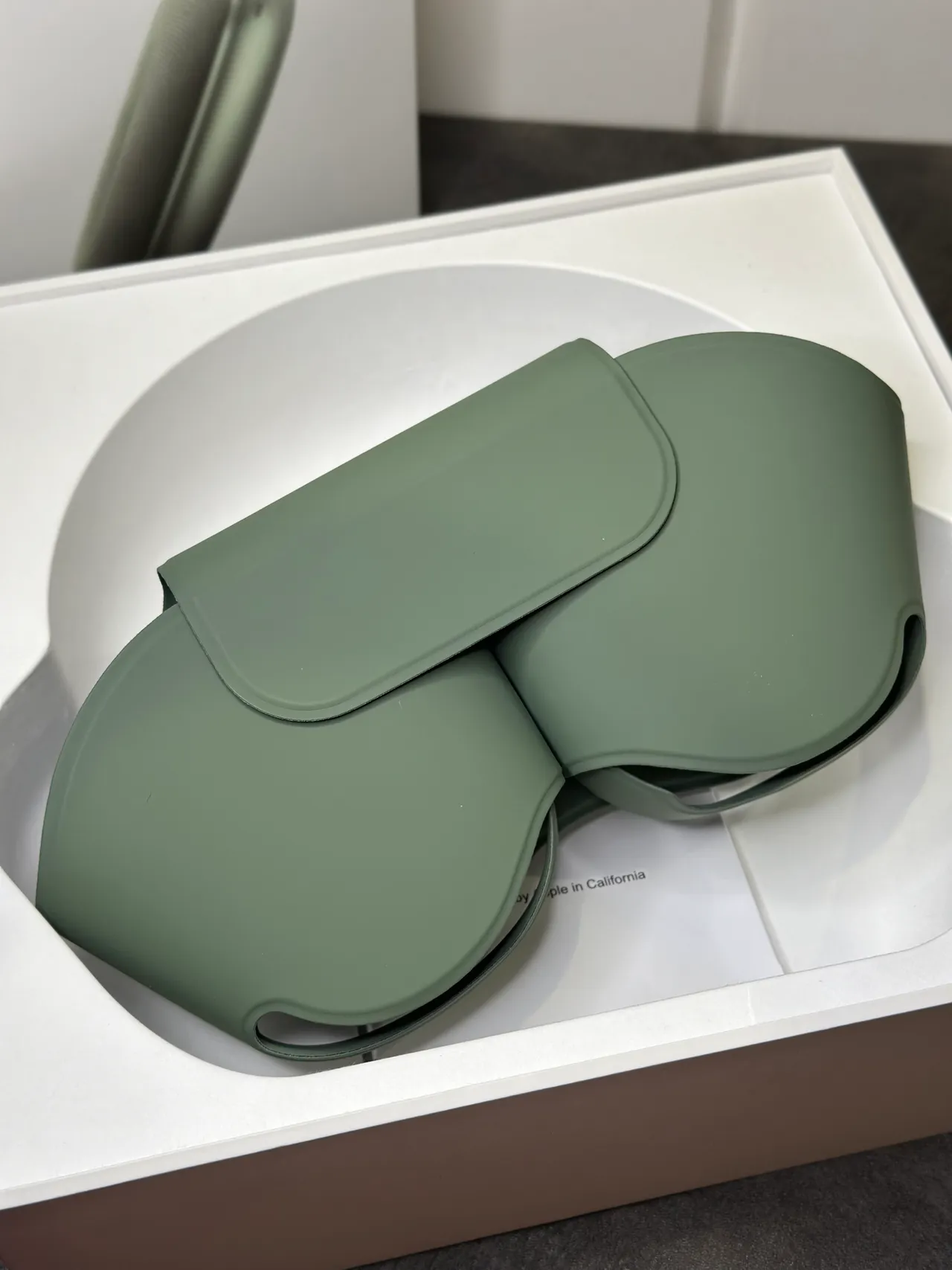 Apple AirPods Max Sage Green Over-ear Headphones 2