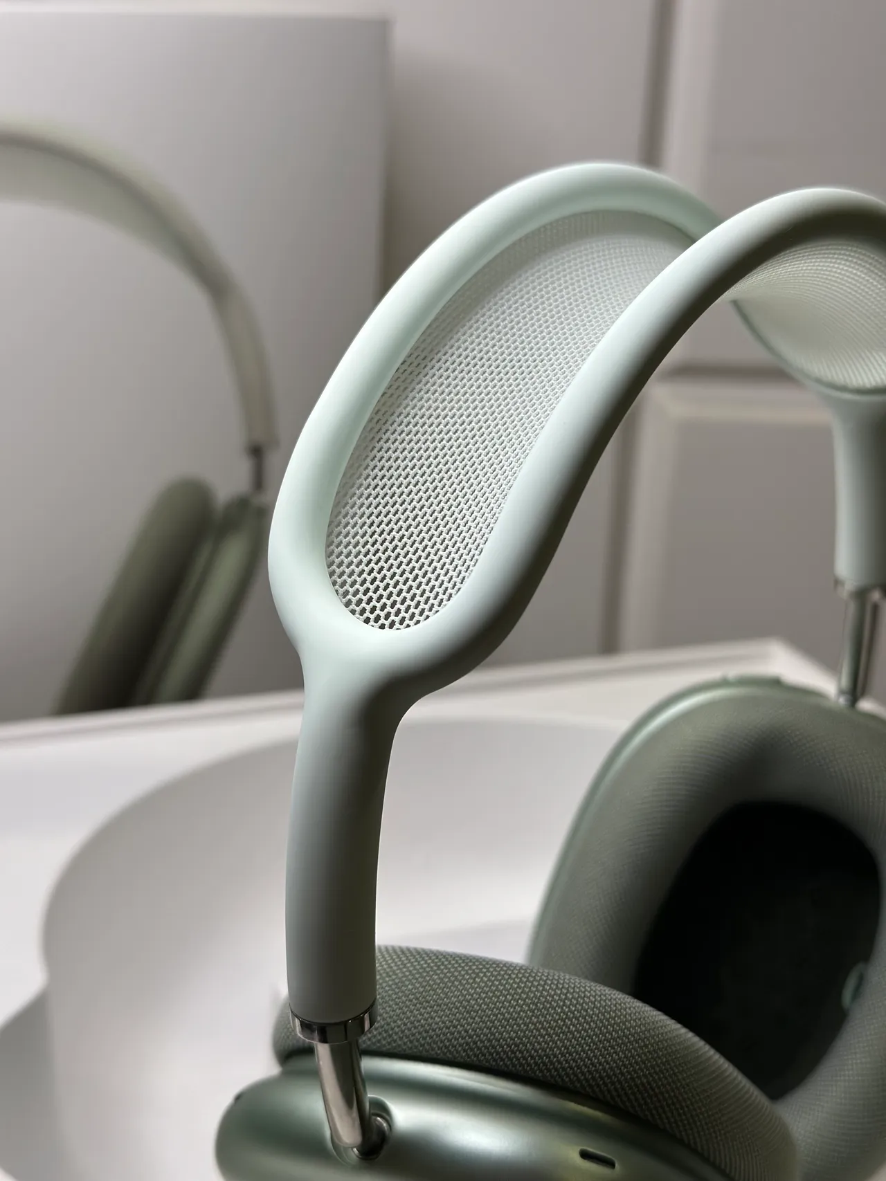 Apple AirPods Max Sage Green Over-ear Headphones 3