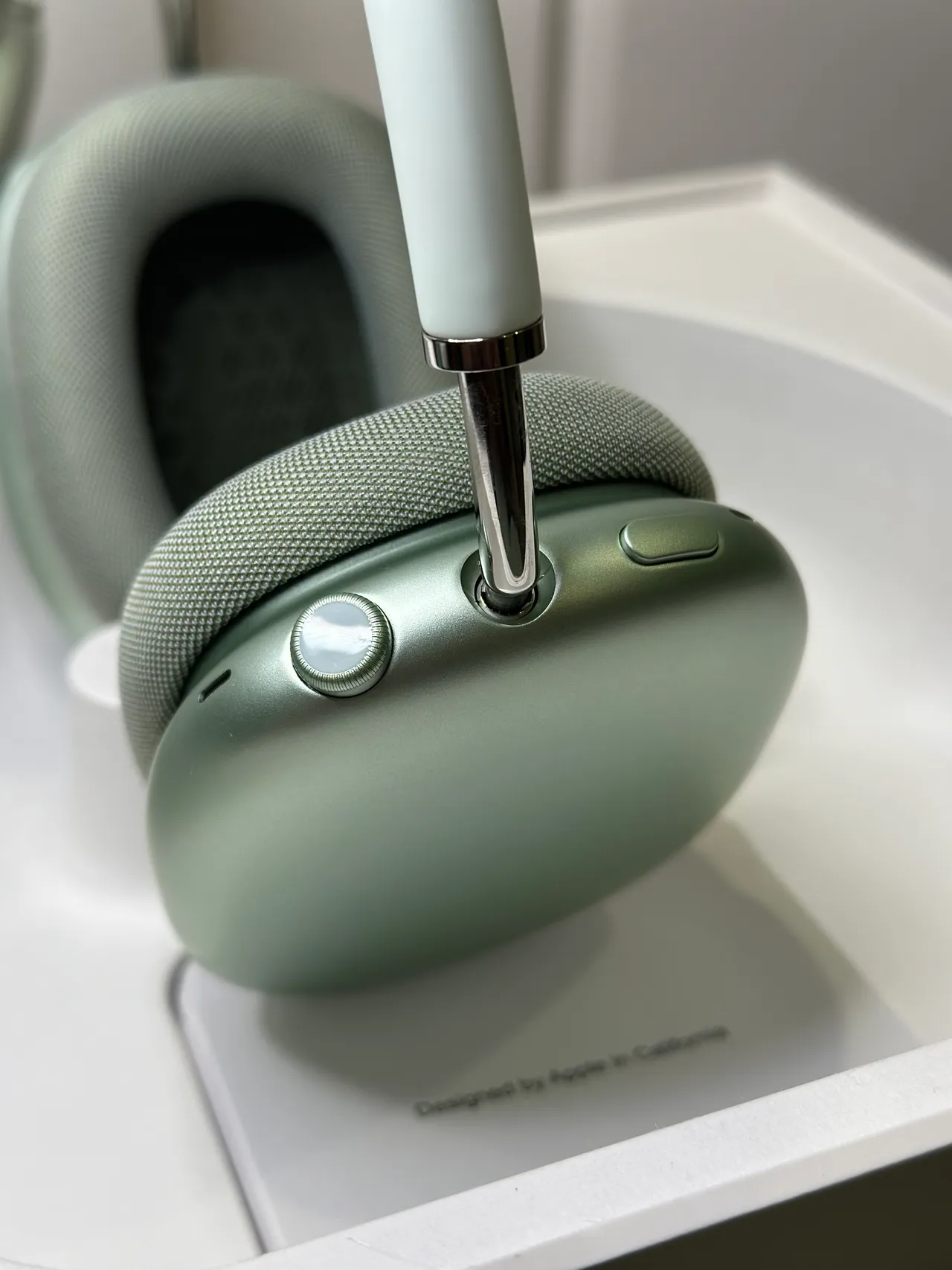 Apple AirPods Max Sage Green Over-ear Headphones 4