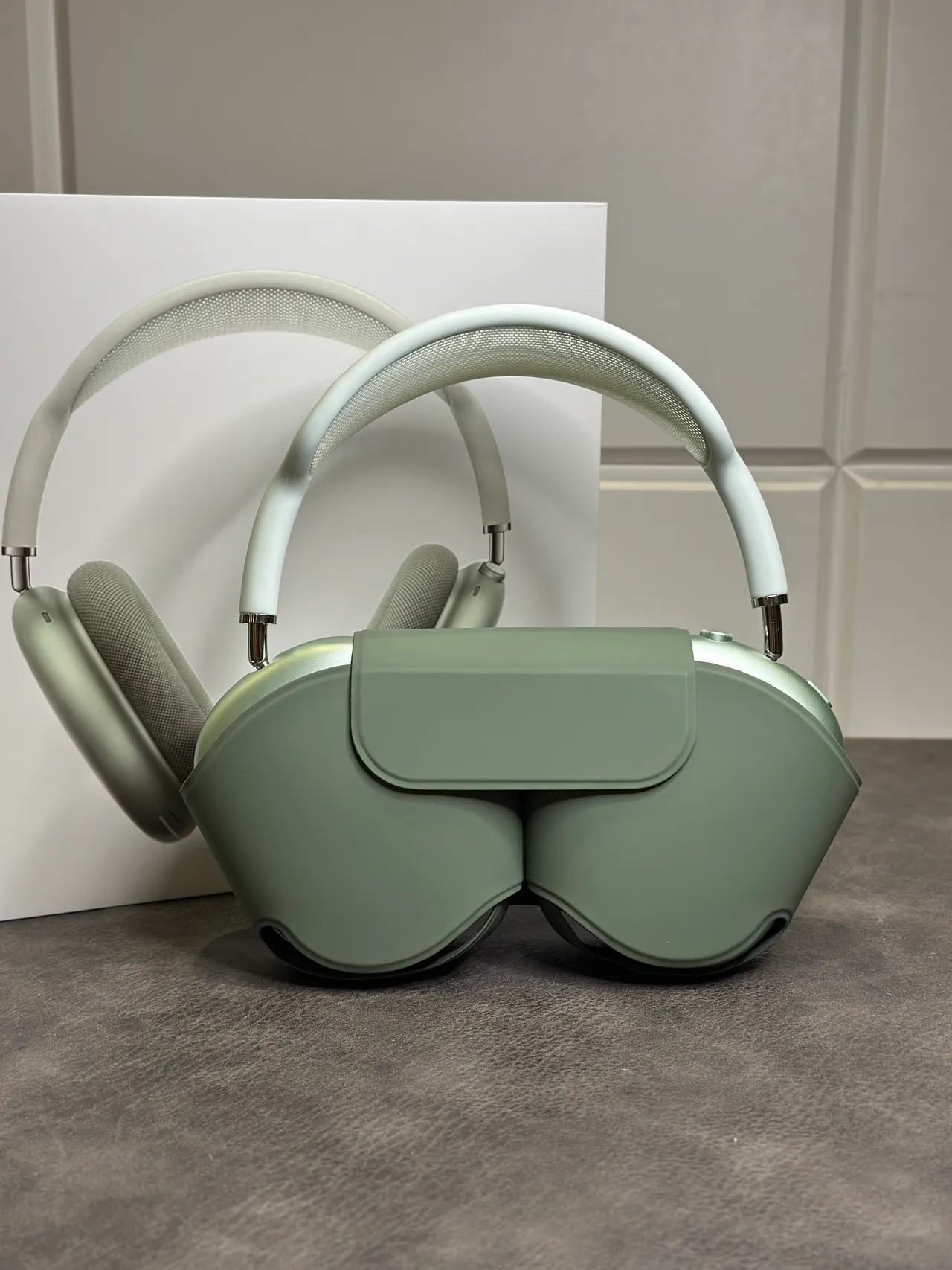 Apple AirPods Max Sage Green Over-ear Headphones 13