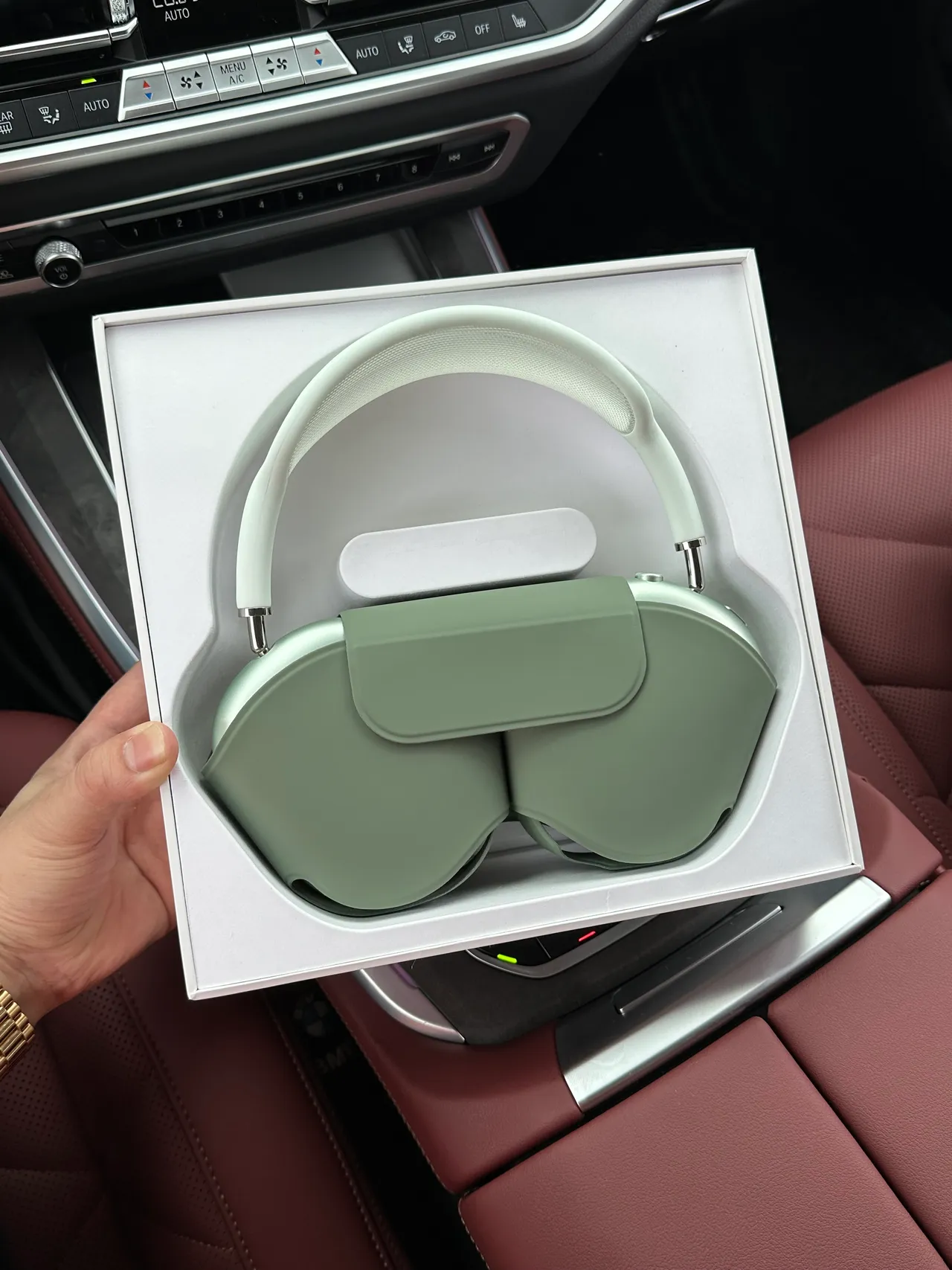 Apple AirPods Max Sage Green Over-ear Headphones 15