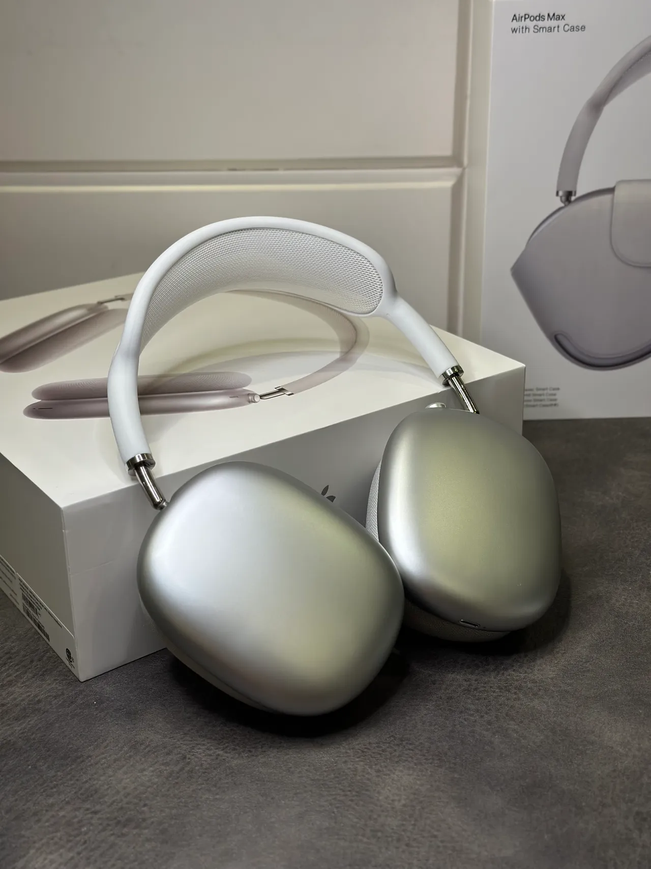 Apple AirPods Max White Over-ear Headphones 4