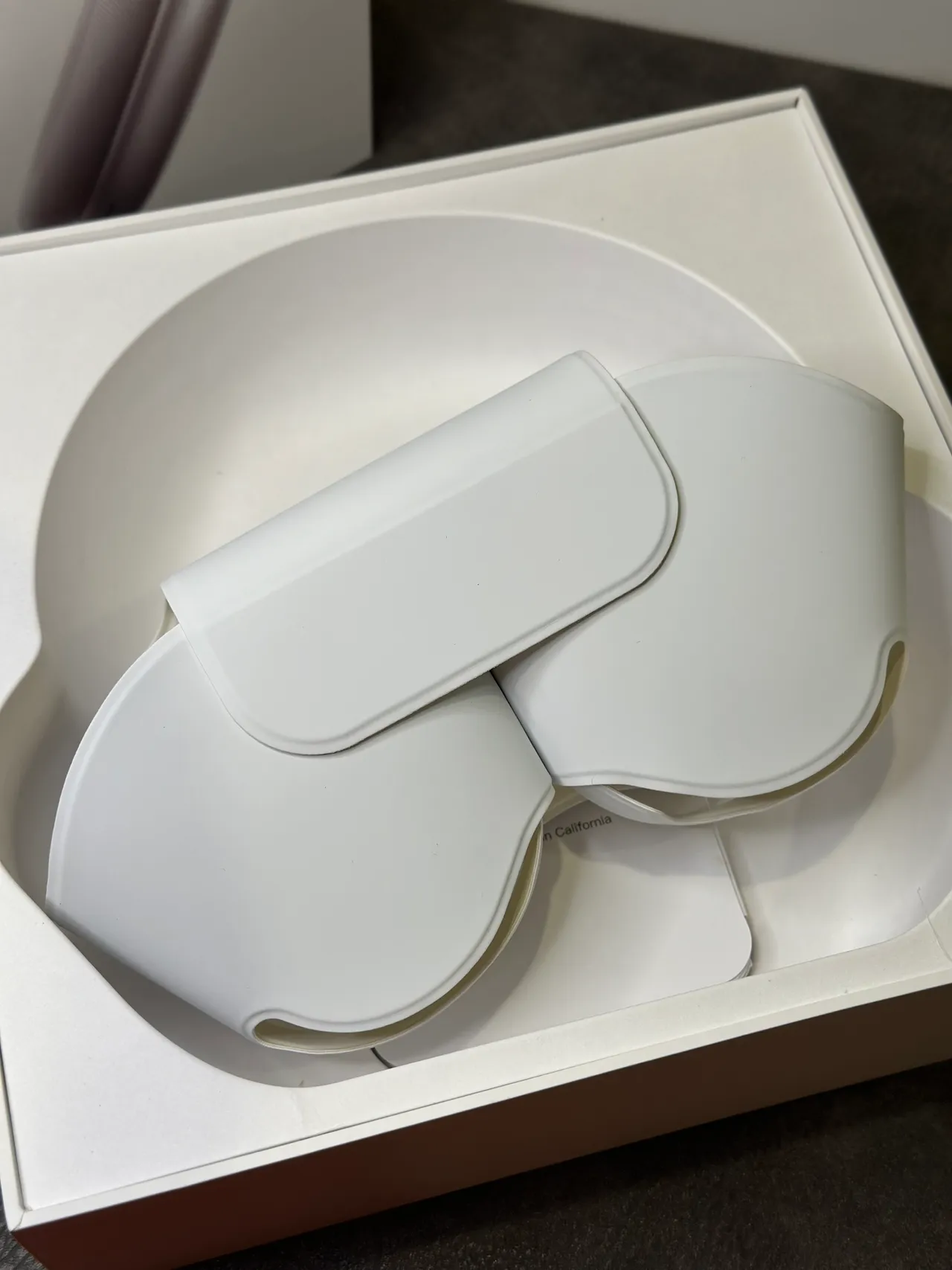 Apple AirPods Max White Over-ear Headphones 13