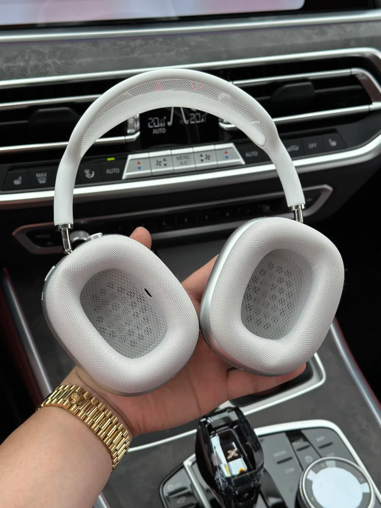 Apple AirPods Max White Over-ear Headphones 15