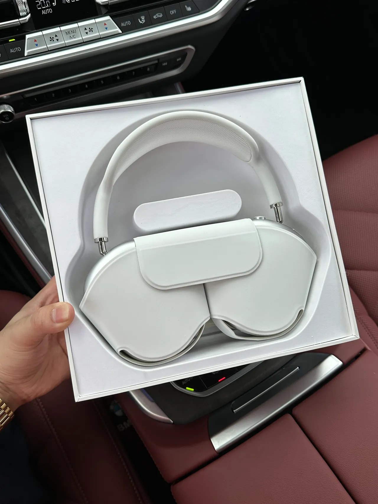 Apple AirPods Max White Over-ear Headphones 18