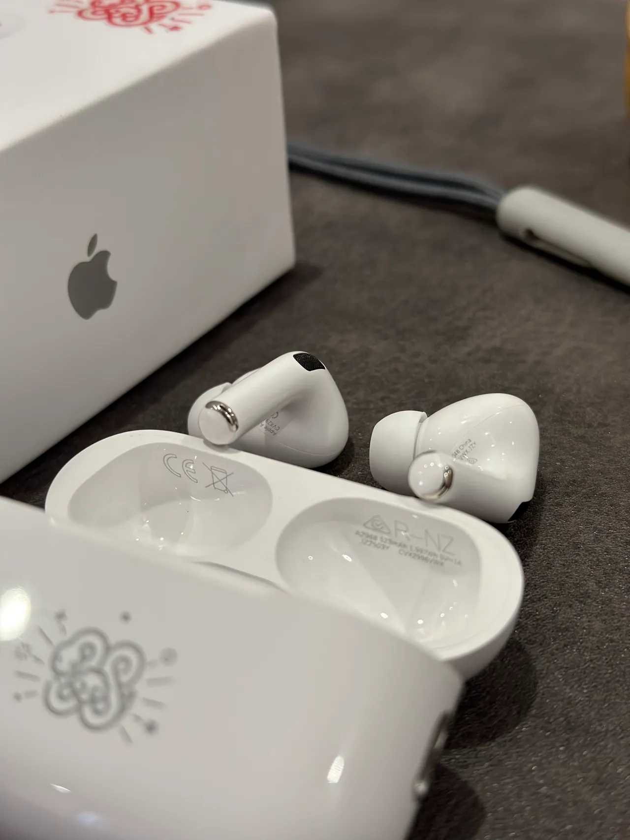 Apple AirPods Pro White Short-Stem Silicone-Tipped TWS Earbuds 6