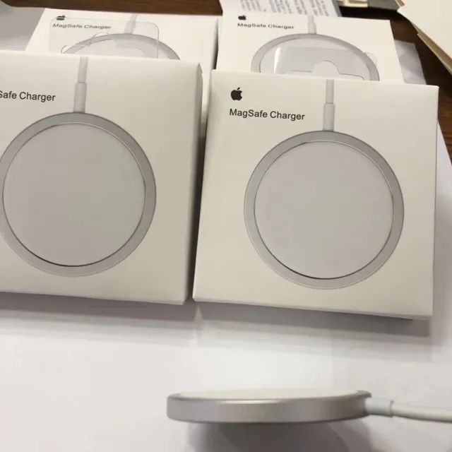 Apple MagSafe White Silver Circular Disc Magnetic Ring Charger 3