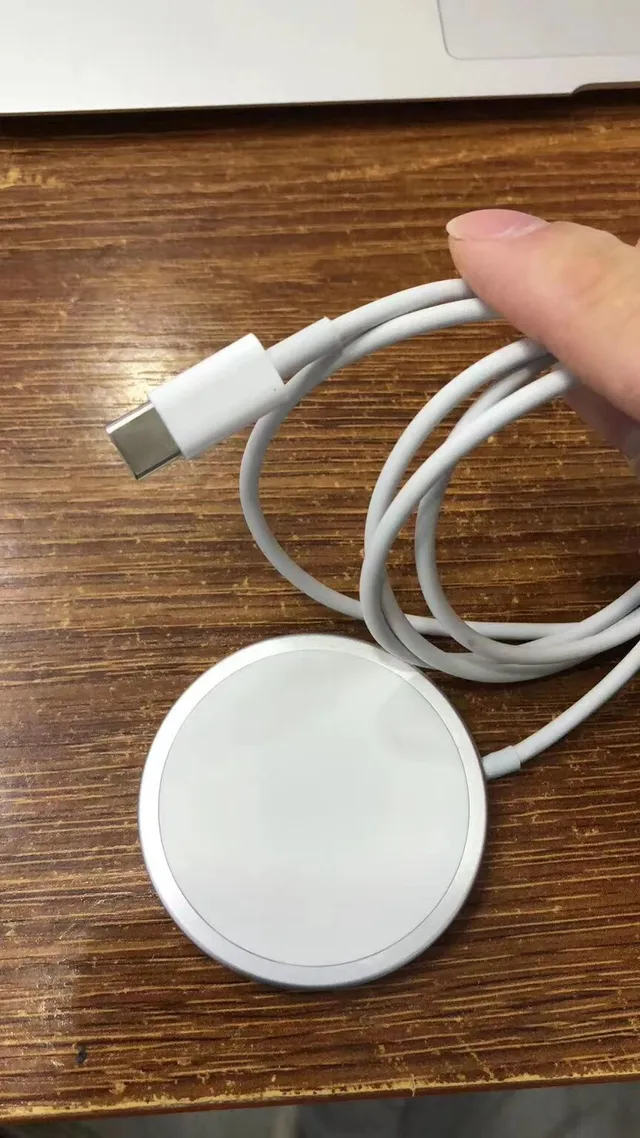 Apple MagSafe White Silver Circular Disc Magnetic Ring Charger 14